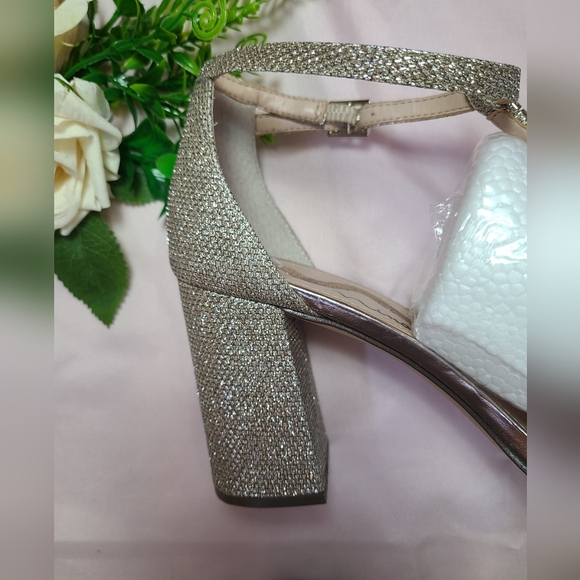 Nina Silver Chunky Rhinestones Heels 🤍🌴 - Picture 5 of 9